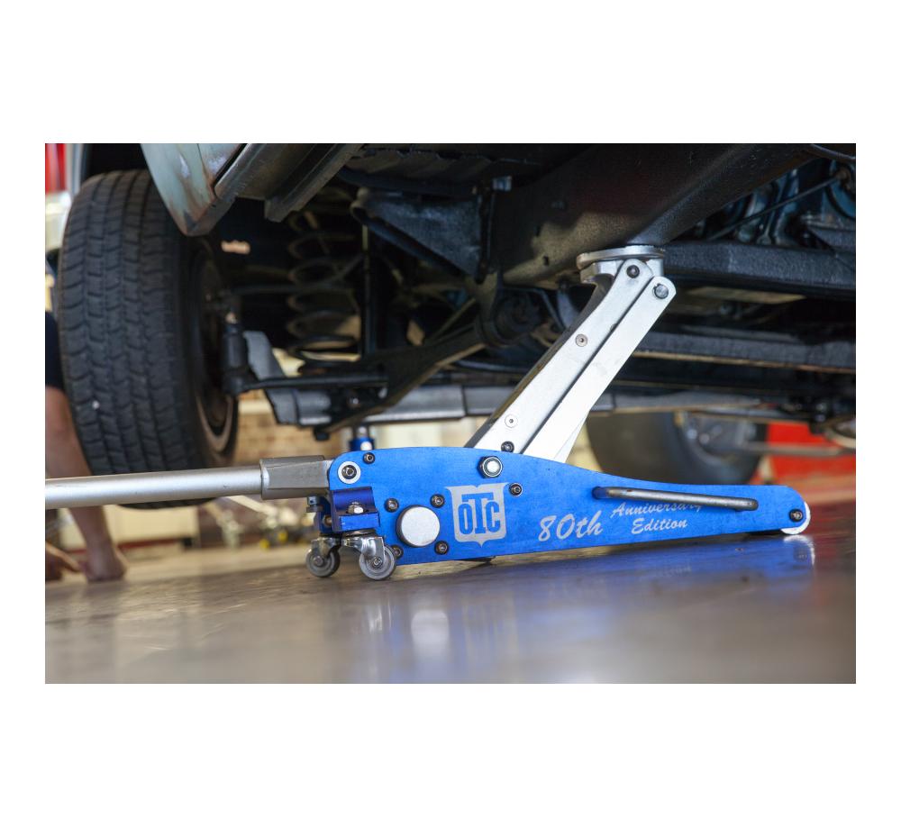 2 Ton Capacity Aluminum Racing Jack — product image 2