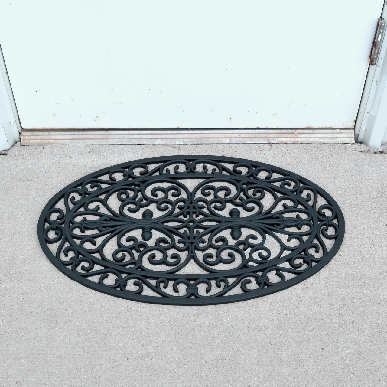 AmeriHome RMATOV Decorative Scrollwork Rubber Mat 18 x 30 in. - Oval Shape — product image 2