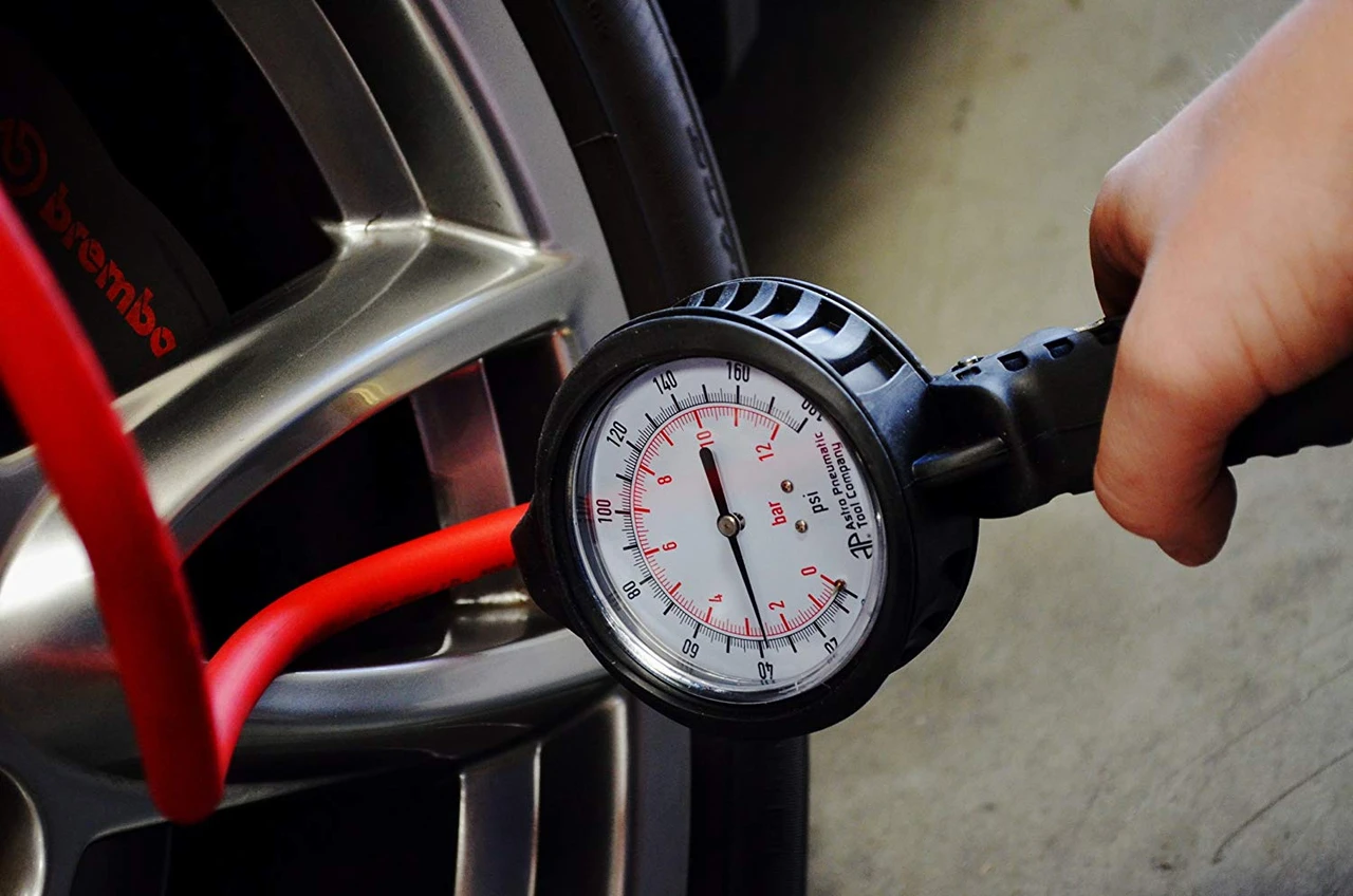 Astro Pneumatic Dial Tire Inflator with 3-in-1 Function and Pressure Gauge (3081) — product image 2