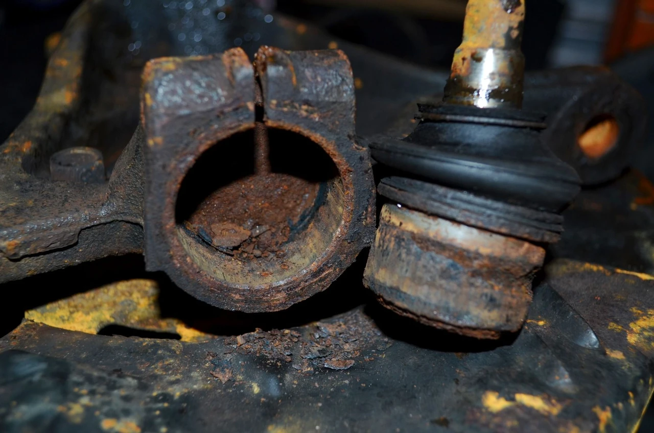 Astro Pneumatic Subaru Ball Joint Puller for Seized, Rusted, & Corroded Joints (78620) — product image 4