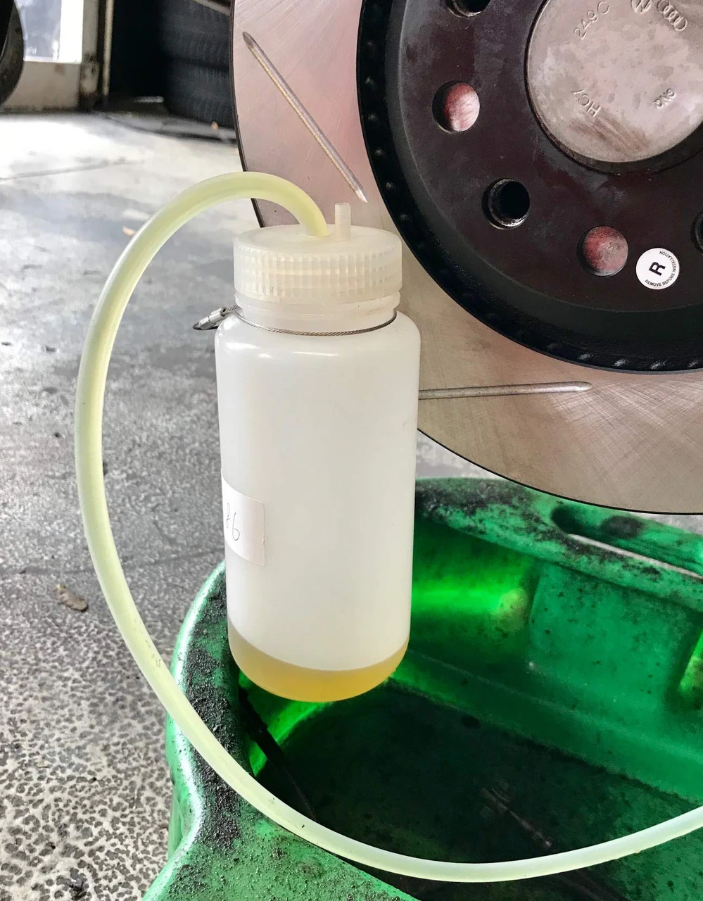 CTA Tools Brake Bleeder Bottle (7786S) — product image 4