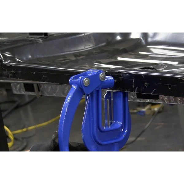 Eastwood Handheld Metal Hole Punch Tool (20646) — product image 2