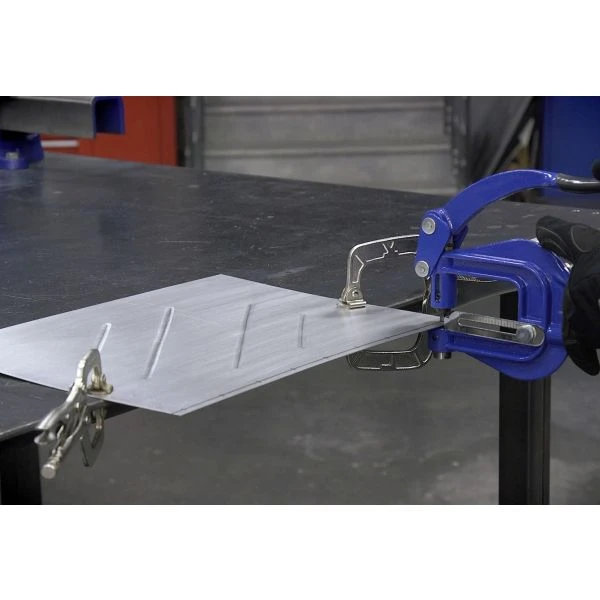 Eastwood Handheld Metal Hole Punch Tool (20646) — product image 4