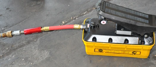 Esco Equipment 10601K Air Reducer from Hydraulic Pump w/6? Whip-Hose — product image 4