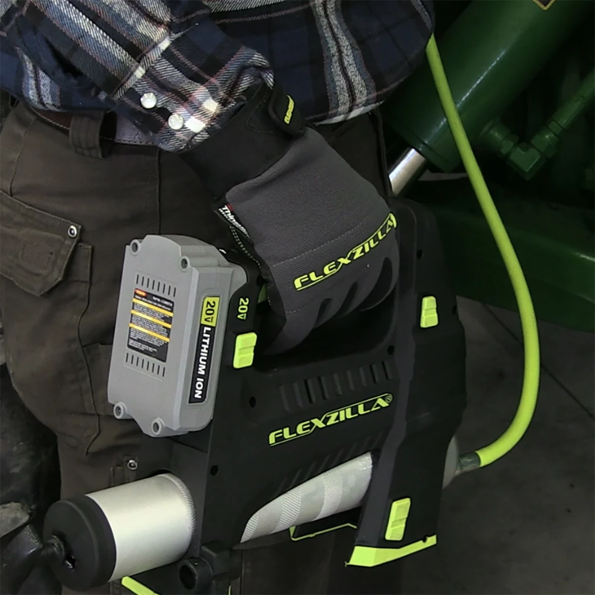 Flexzilla L1388LFZ 20V Cordless Grease Gun Kit — product image 6