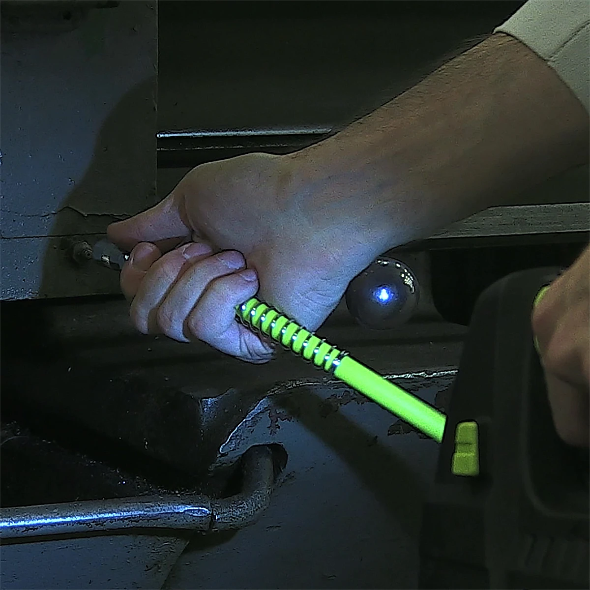 Flexzilla L1388LFZ 20V Cordless Grease Gun Kit — product image 7