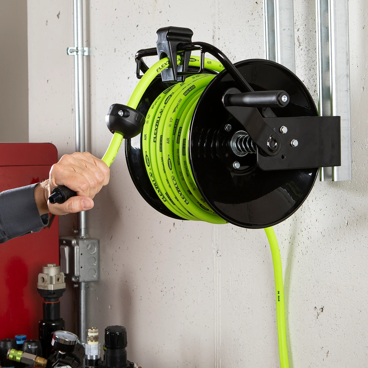 Flexzilla® Manual Air Hose Reel 1/4" x 100' (L8654FZ) — product image 3