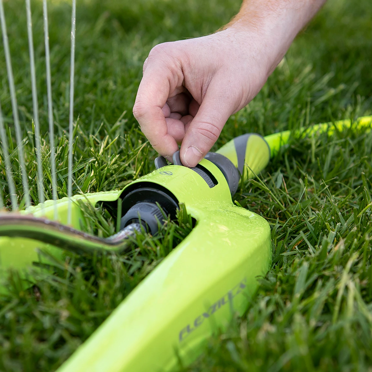 Flexzilla SFZG62 2,400 Sq. Ft. Oscillating Lawn Sprinkler (SFZG62) — product image 3
