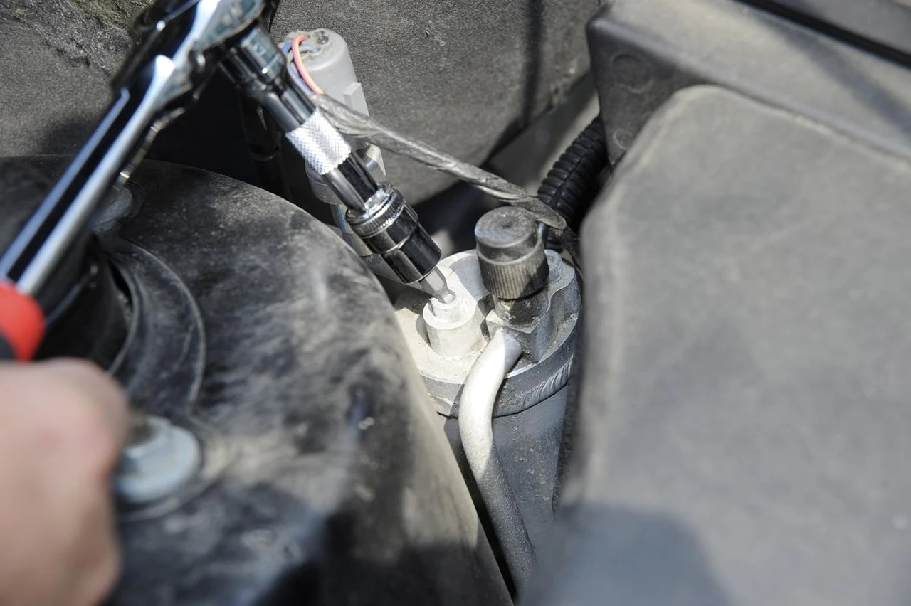 Gearwrench 3/8" Drive Roto Ratcheting Socket Cushion Grip (81225) — product image 4