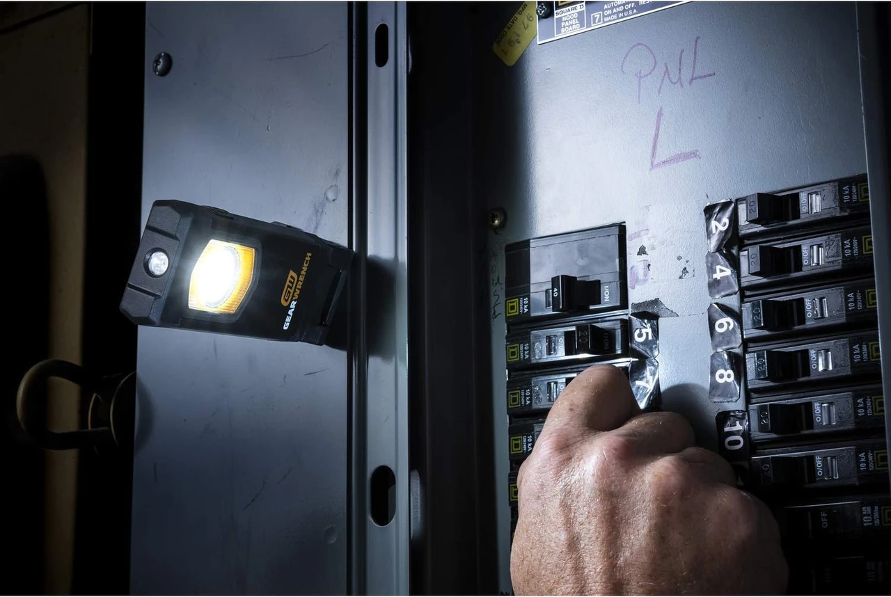 Gearwrench 300 Lumen Rechargeable Compact Light (83352) — product image 5