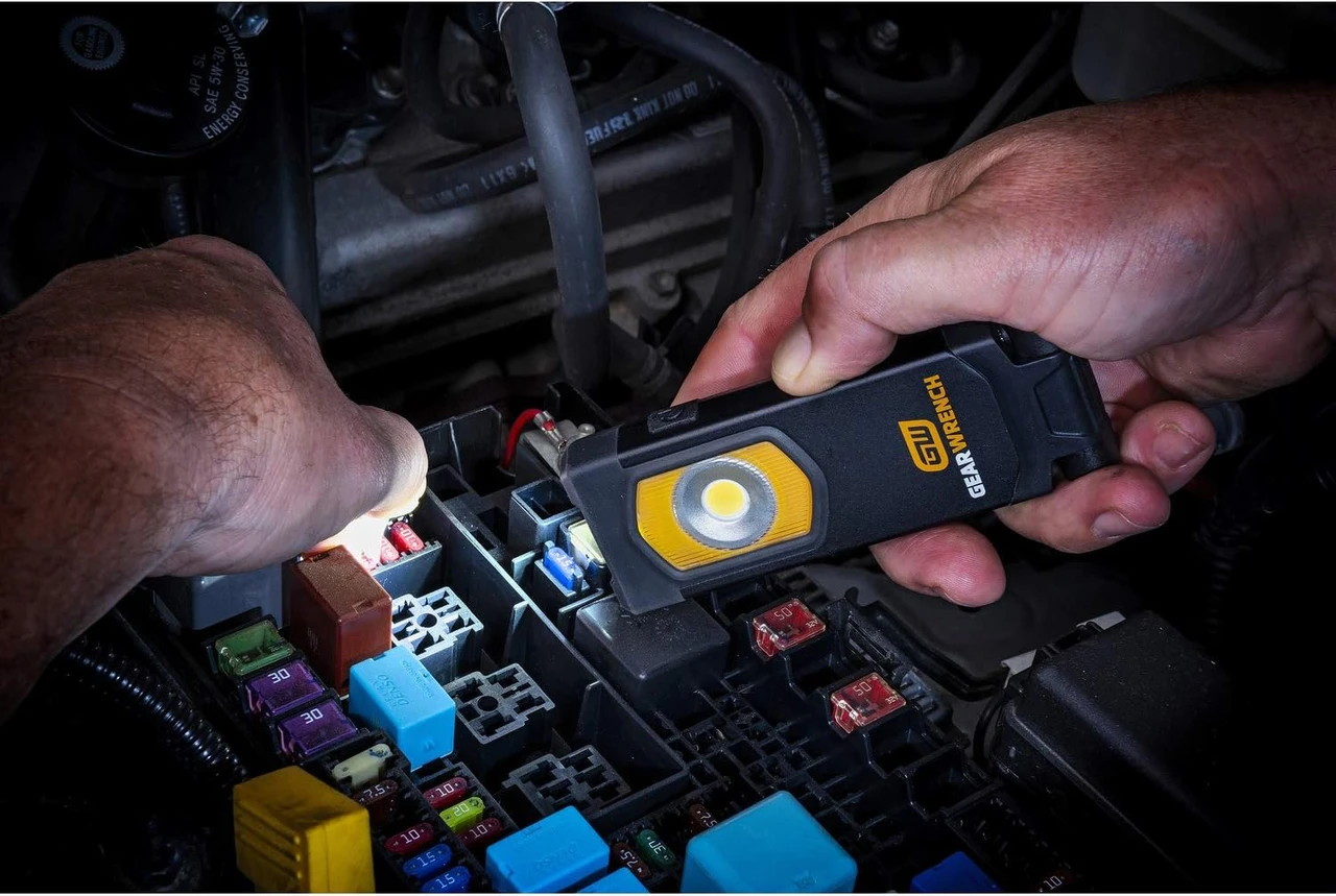 Gearwrench 300 Lumen Rechargeable Compact Light (83352) — product image 10