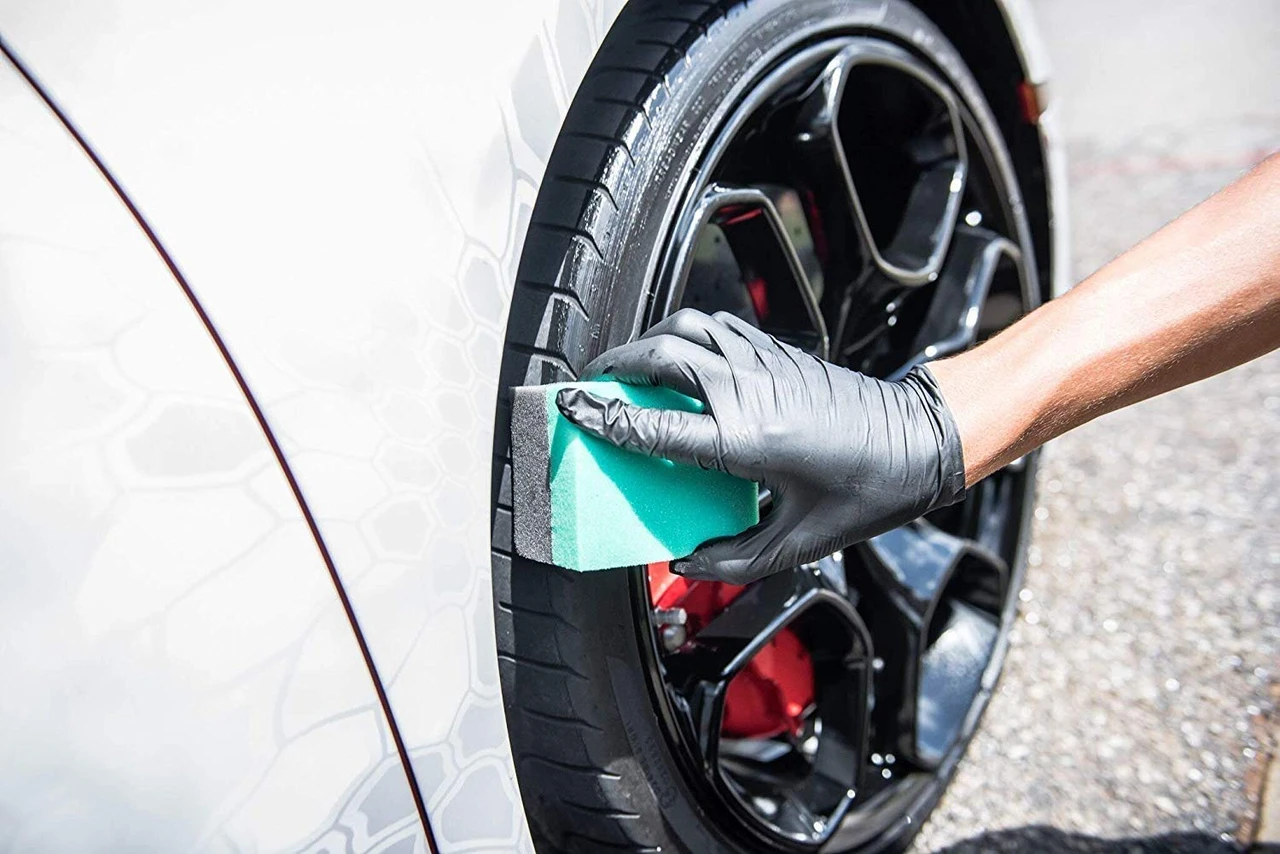 Hi-Tech Industries Crescent Shape Tire Dressing Applicator (TDA3) — product image 3