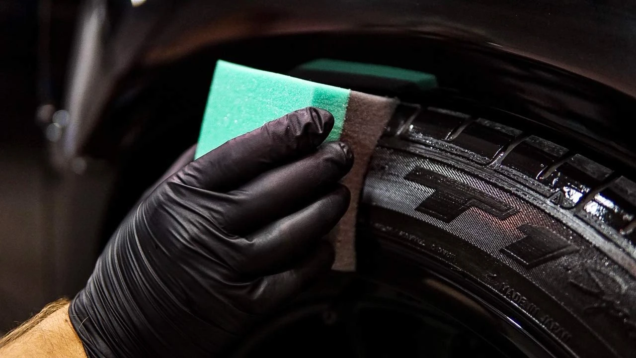 Hi-Tech Industries Crescent Shape Tire Dressing Applicator (TDA3) — product image 4