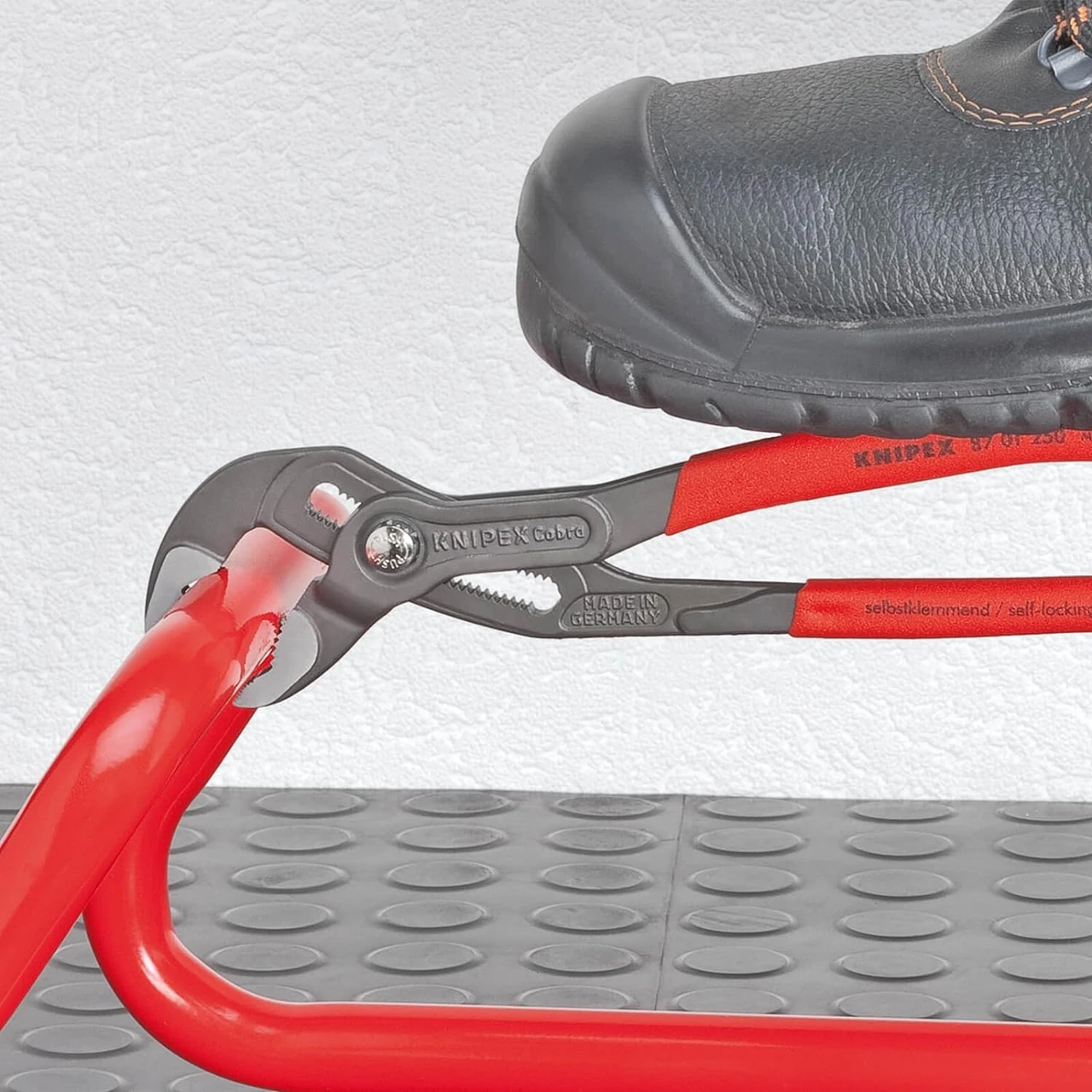 Knipex Water Pump Pliers Cobra VDE 9.84 Inch (8726250) — product image 4
