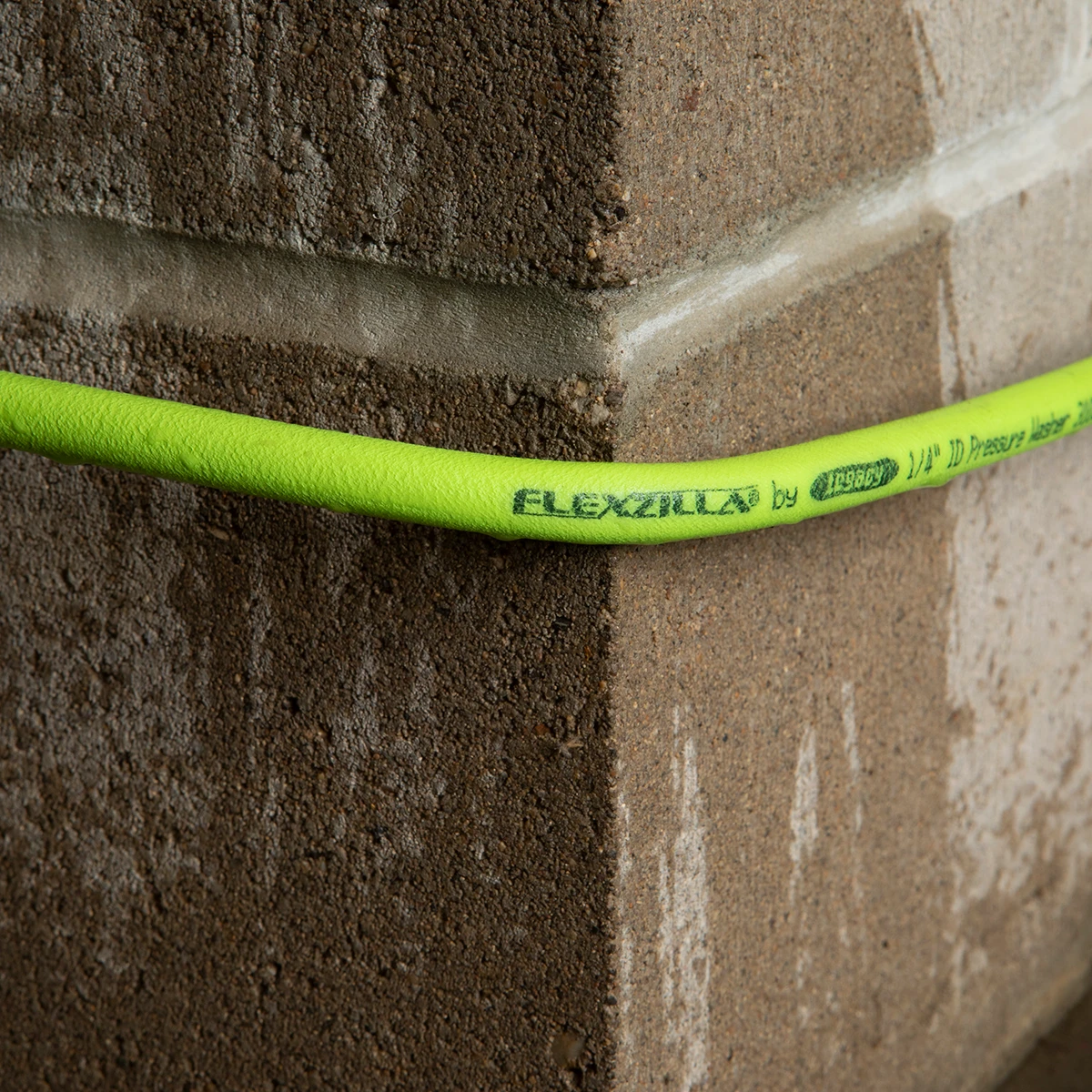 Flexzilla 1/4" x 25' Pressure Washer Hose (HFZPW3425M) — product image 4