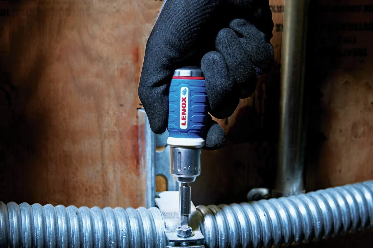 Lenox LXHT60901 6-in-1 Stubby Ratcheting Screwdriver — product image 5