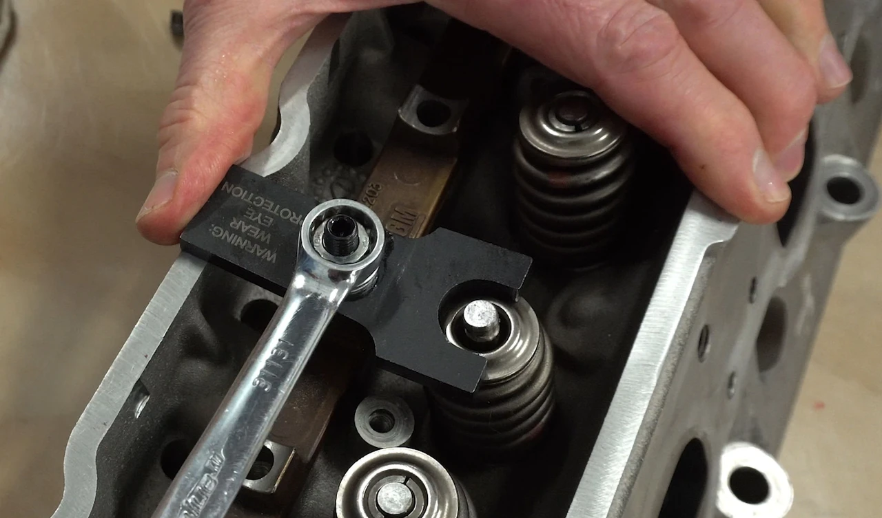 Lisle Valve Spring Compressor for GM LS (16560) — product image 3
