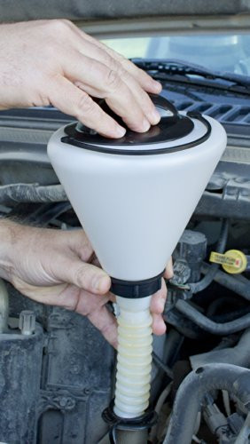 Lisle 19832 Plastic Funnel with Lid and Spout Cap - 1.6 Quart Capacity — product image 3