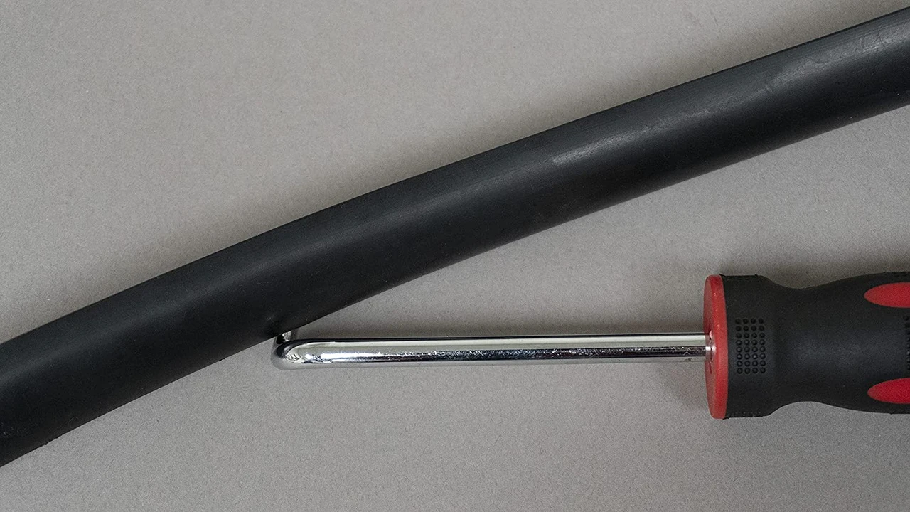 Lisle Pigtail Rubber Gasket Tool (81140) — product image 2
