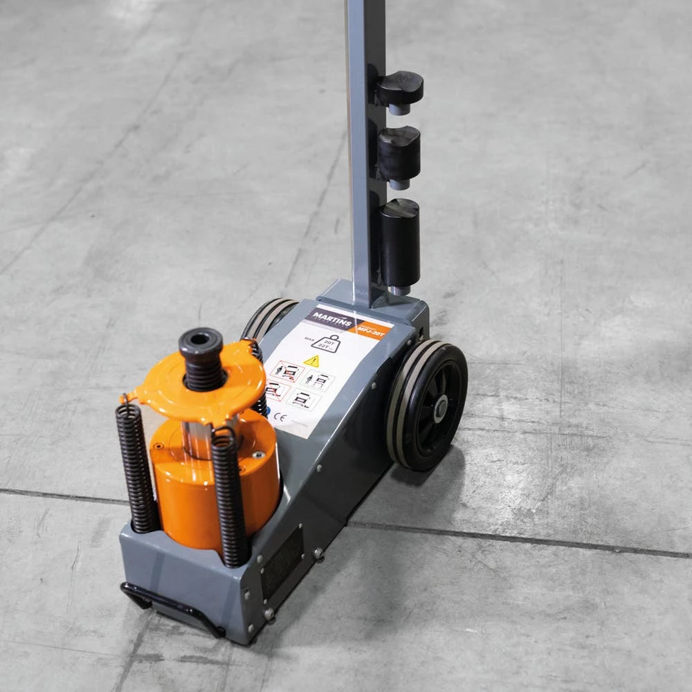 Martins Industries 20-Ton Professional Air/Hydraulic Floor Jack (MFJ-20T) — product image 3