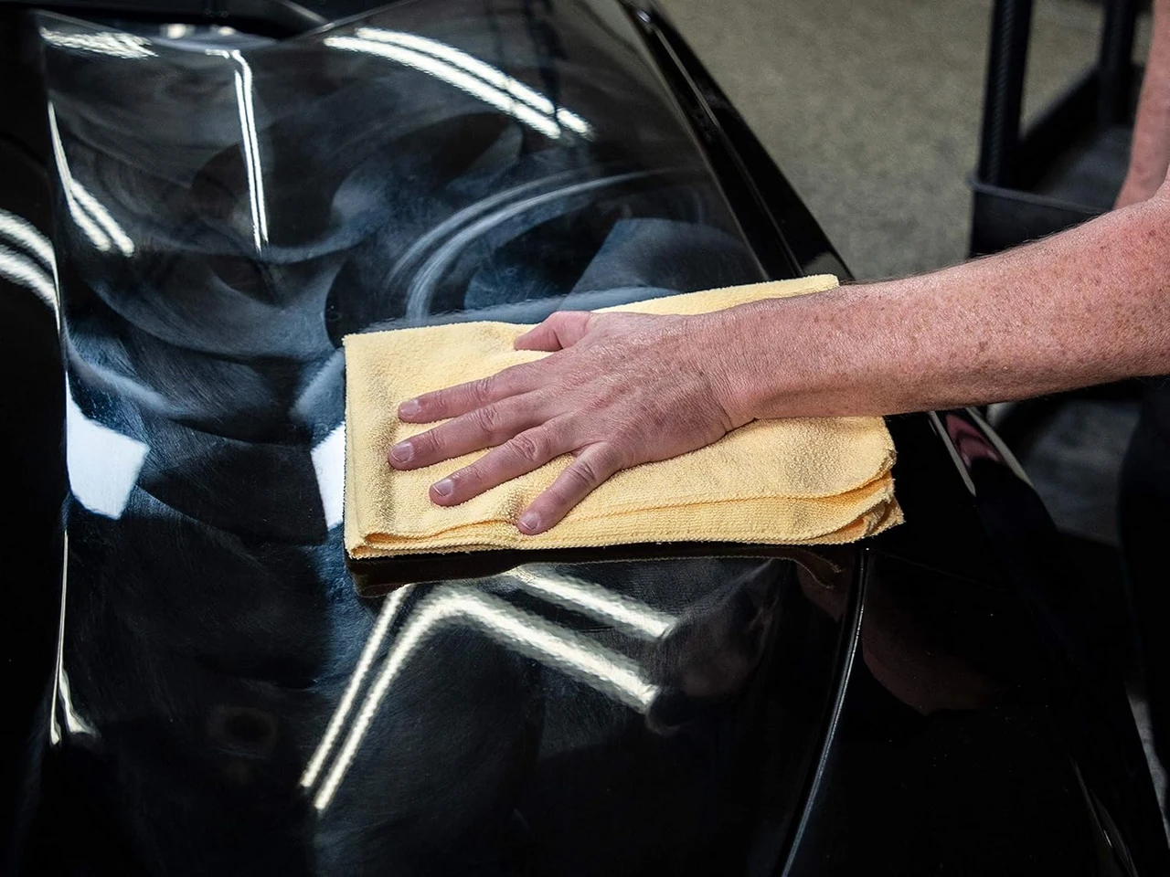 Meguiar's Hi-Tech Yellow Wax Gallon Liquid Car Wax (M2601) — product image 6