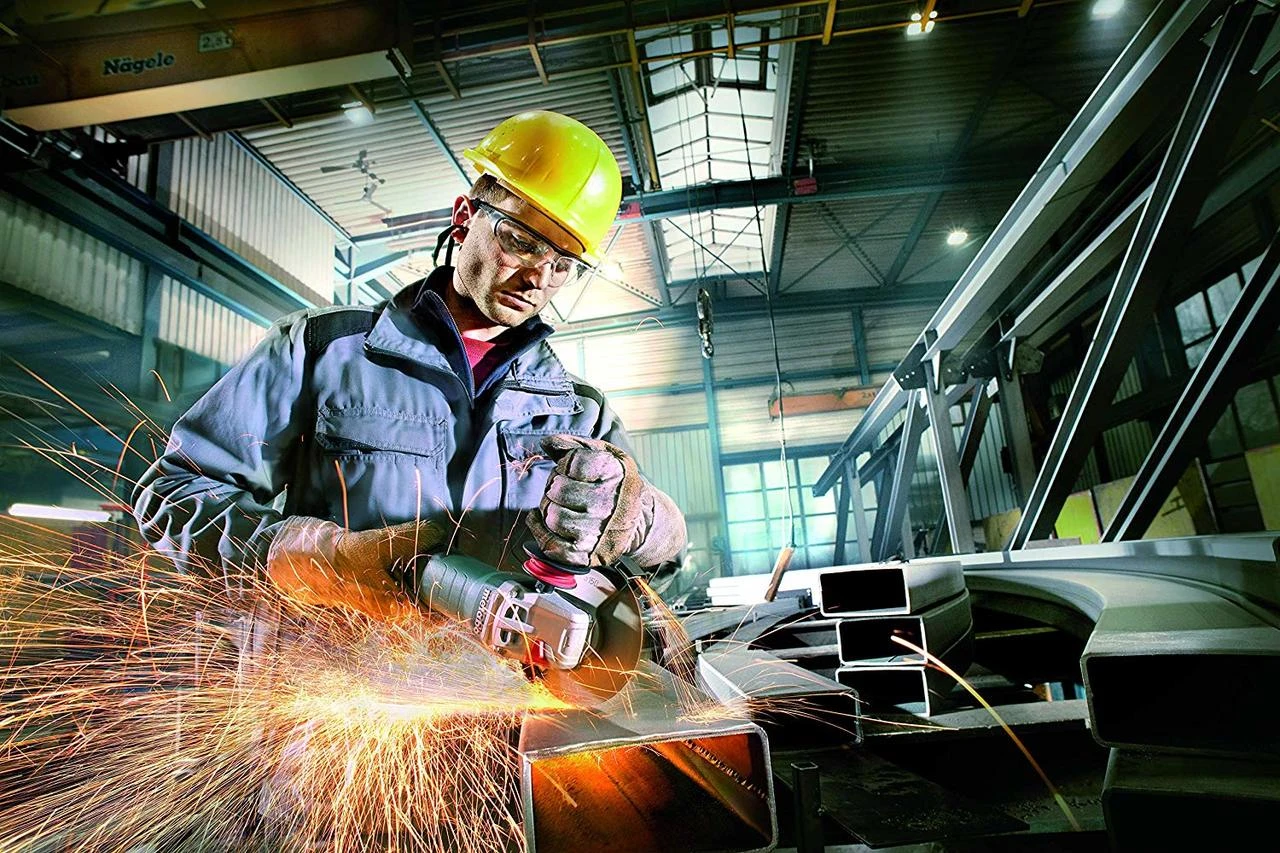 Metabo WEP15-150Q 13.5 Amp 6" Angle Grinder, TC Elec & Non-Locking Paddle Switch — product image 2