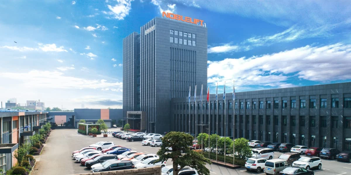 Noblelift Premium Hydraulic Pallet Jack 5500 lbs 21x42 Odd Size (AC55-2142) — product image 3