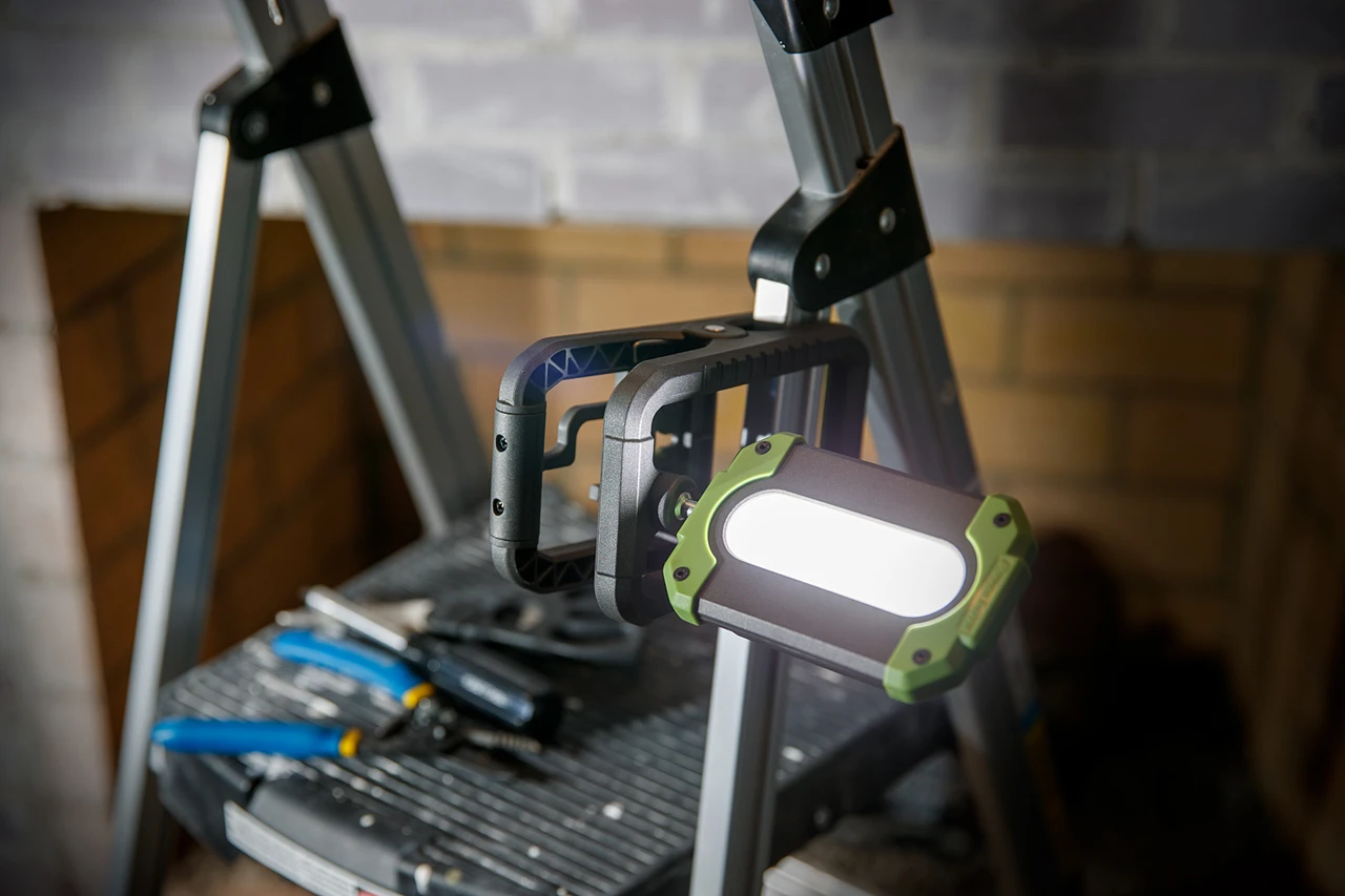 PowerSmith 1000 Lumen Rechargeable Work Light with Clamp and Hook (PWLR010CM) — product image 3