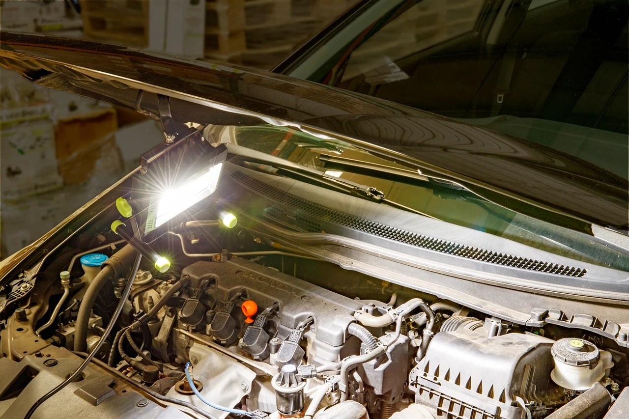 PowerSmith 4000 Lumen Portable LED Work Light with Metal Stand (PWLS040H) — product image 2