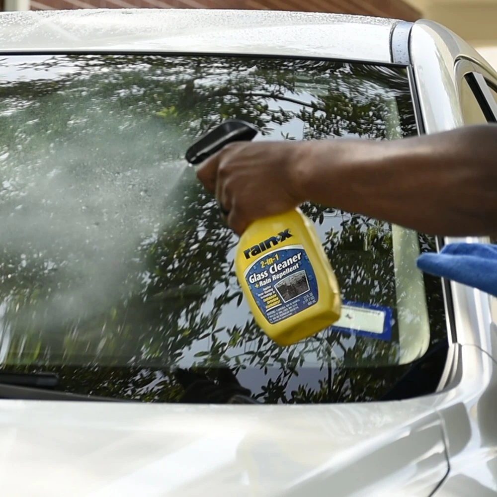 Rain-X 5071268 2-in-1 Glass Cleaner and Rain Repellant - 23 fl oz. — product image 3