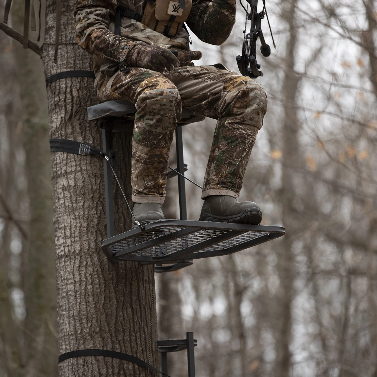 Rivers Edge RE555 Big Foot Regular Hang-On Hunting Stand, Black — product image 3