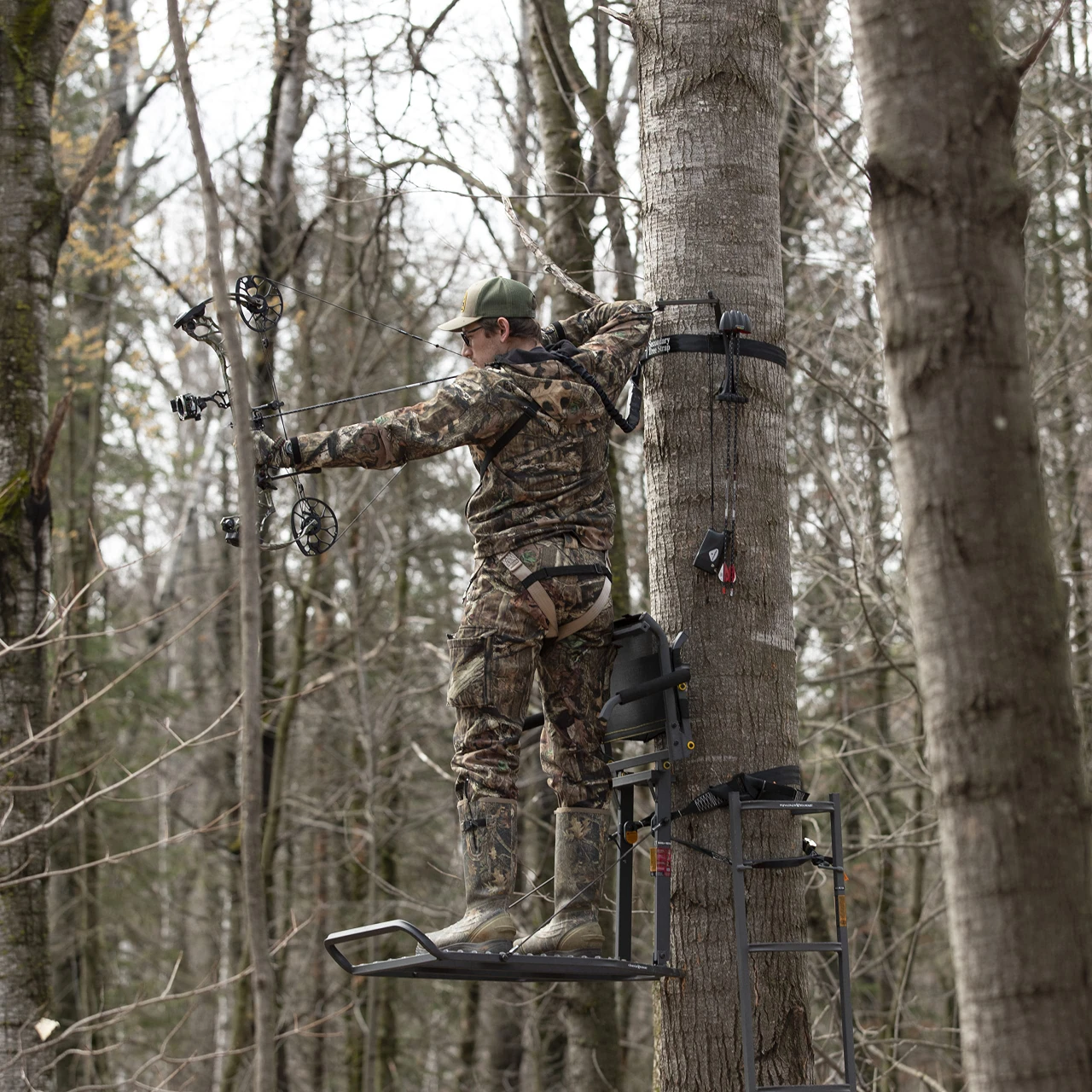Rivers Edge RE556 Big Foot TearTuff XL Lounger, Lever-Action Hang-On Tree Stand — product image 5