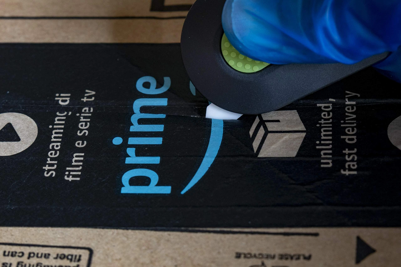 Slice Mini Box Cutter Safe Ceramic Blade Auto-Retractable (10514) — product image 2