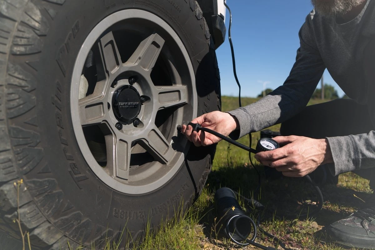 Tuff Stuff Portable Air Compressor For Trucks/Cars/SUVs, Black (TS-7-1000) — product image 3