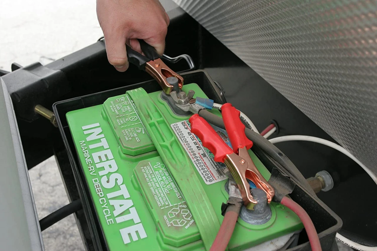 VIAIR 400P Automatic Portable Compressor Kit 12V 33% Duty 40 Min (40045) — product image 2