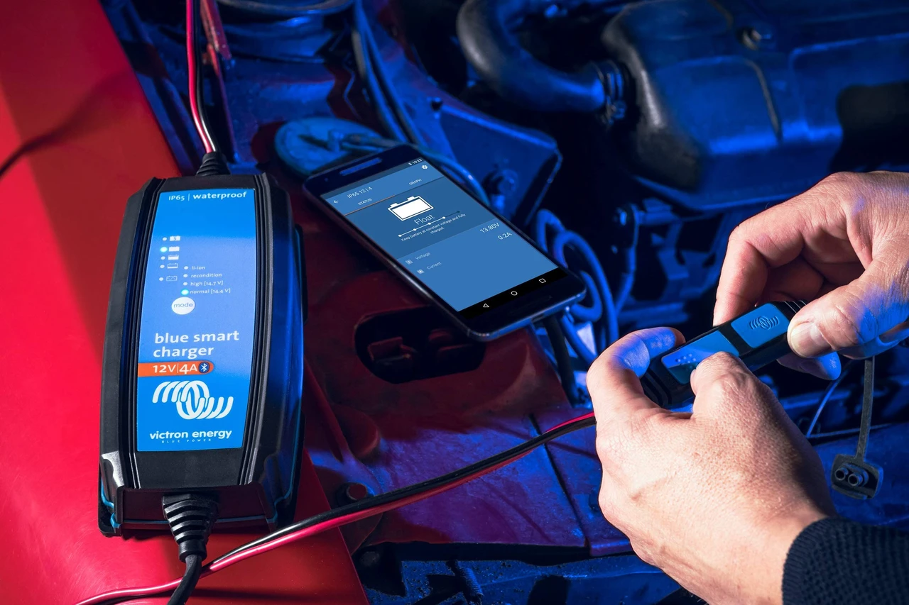 Victron BPC121031104R Energy Blue Smart IP65 12V 10 amp 120VAC Battery Charger — product image 3