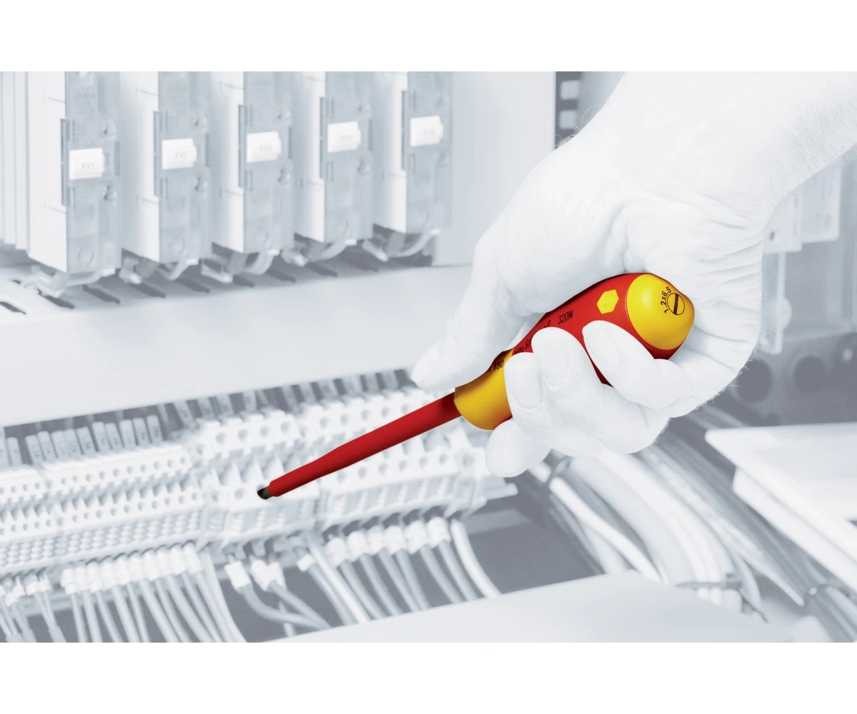Wiha Insulated Slotted Screwdriver 3mm x 100mm (32012) — product image 3