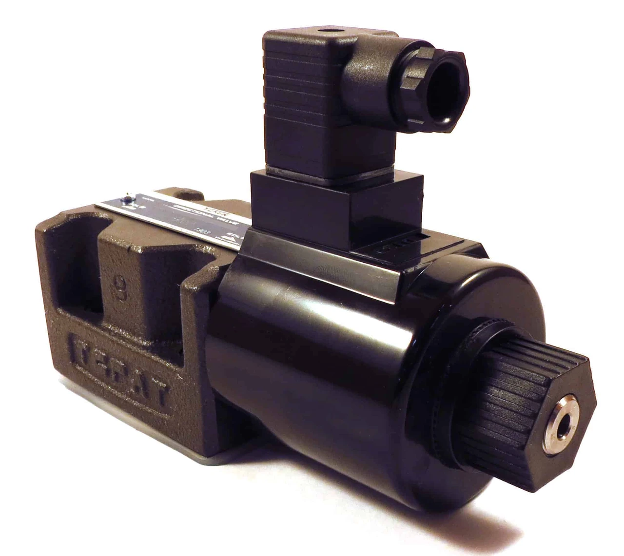 Yuken Npt Sol. Oper Dir Valve (DSG-03-2B2A-D24-N-50)